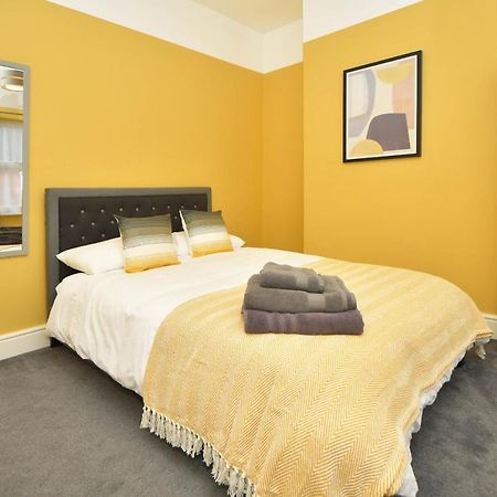 Find A Spacious And Stylish Escape In The City Centre At Sturgess House, Perfect For Longer Stays! Stoke-on-Trent 외부 사진