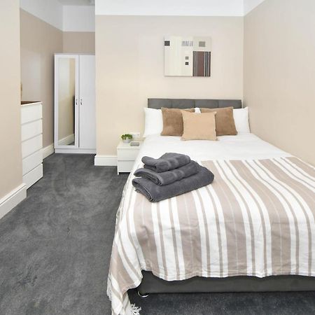 Find A Spacious And Stylish Escape In The City Centre At Sturgess House, Perfect For Longer Stays! Stoke-on-Trent 외부 사진