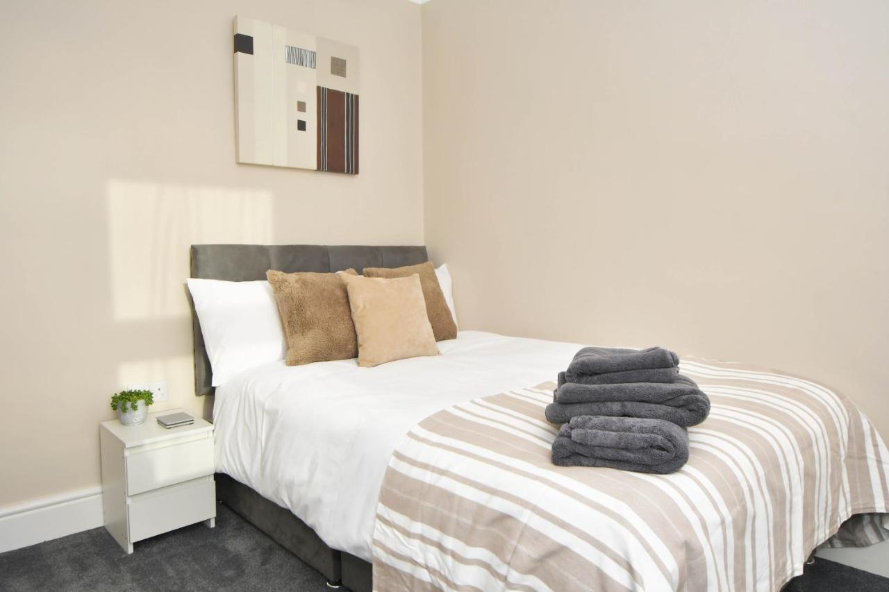 Find A Spacious And Stylish Escape In The City Centre At Sturgess House, Perfect For Longer Stays! Stoke-on-Trent 외부 사진