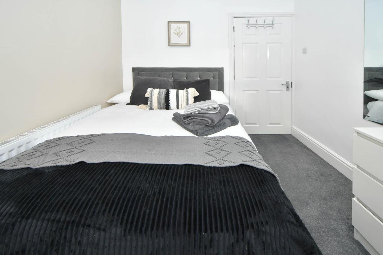 Find A Spacious And Stylish Escape In The City Centre At Sturgess House, Perfect For Longer Stays! Stoke-on-Trent 외부 사진
