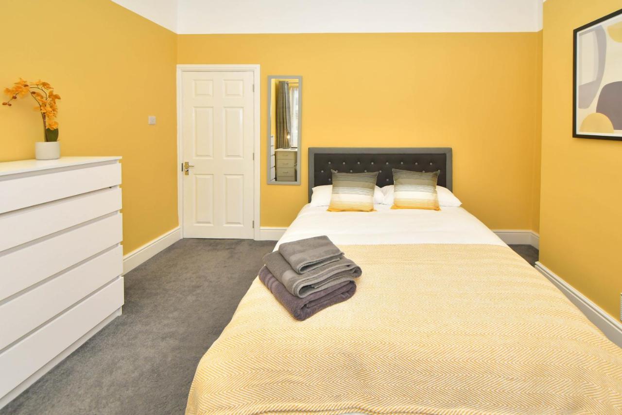 Find A Spacious And Stylish Escape In The City Centre At Sturgess House, Perfect For Longer Stays! Stoke-on-Trent 외부 사진