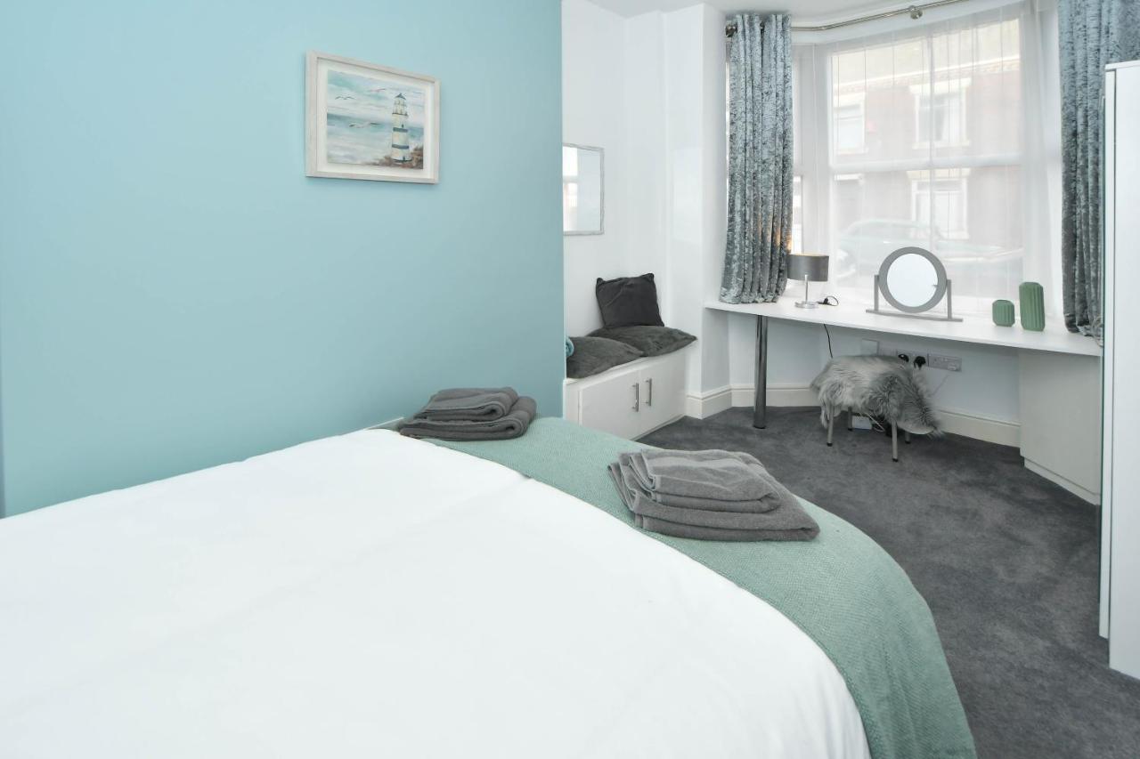 Find A Spacious And Stylish Escape In The City Centre At Sturgess House, Perfect For Longer Stays! Stoke-on-Trent 외부 사진