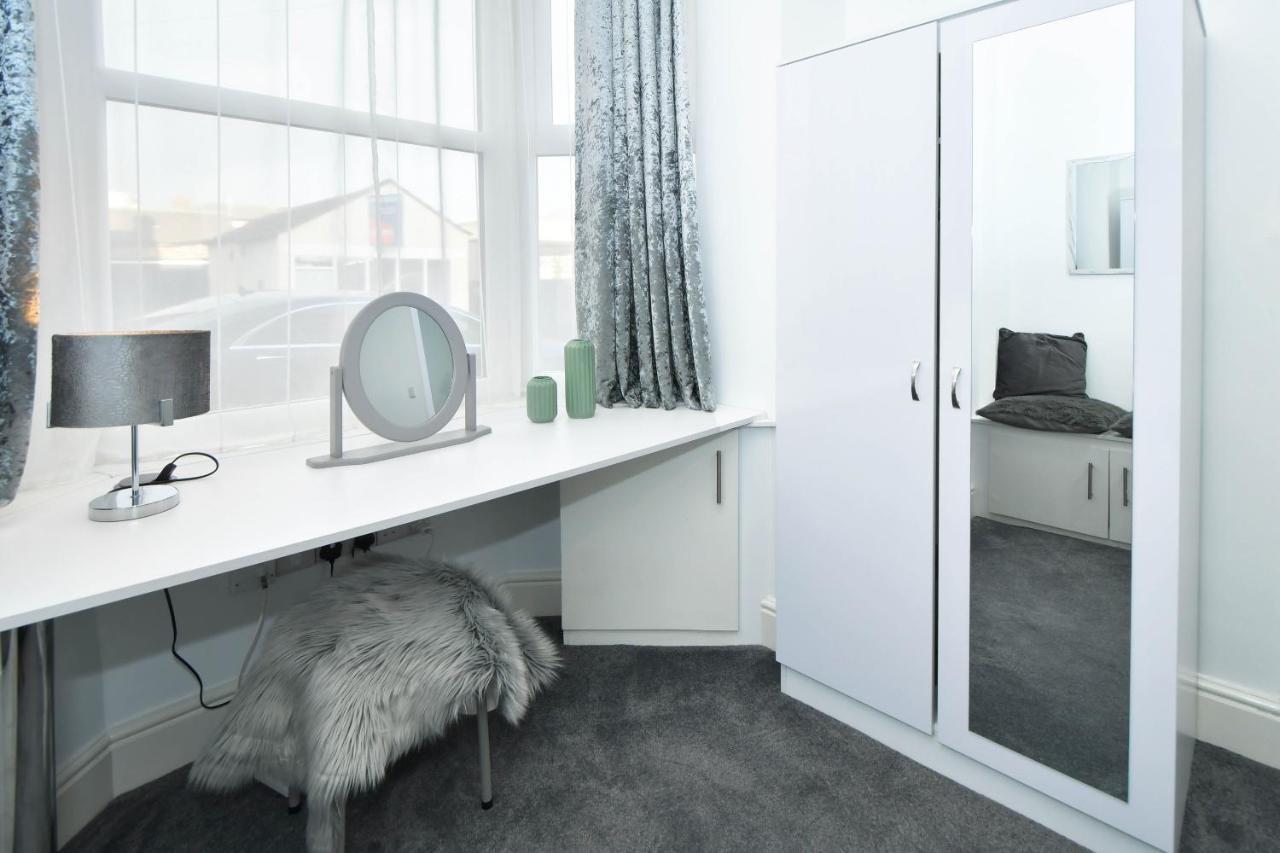 Find A Spacious And Stylish Escape In The City Centre At Sturgess House, Perfect For Longer Stays! Stoke-on-Trent 외부 사진