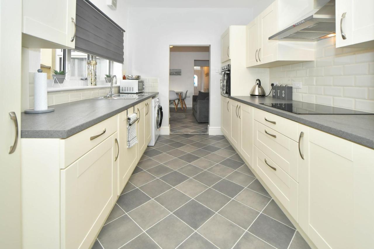 Find A Spacious And Stylish Escape In The City Centre At Sturgess House, Perfect For Longer Stays! Stoke-on-Trent 외부 사진