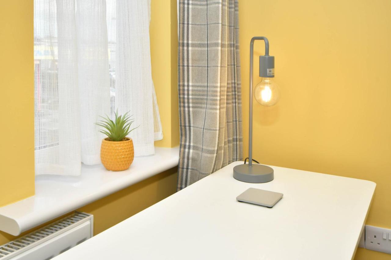 Find A Spacious And Stylish Escape In The City Centre At Sturgess House, Perfect For Longer Stays! Stoke-on-Trent 외부 사진