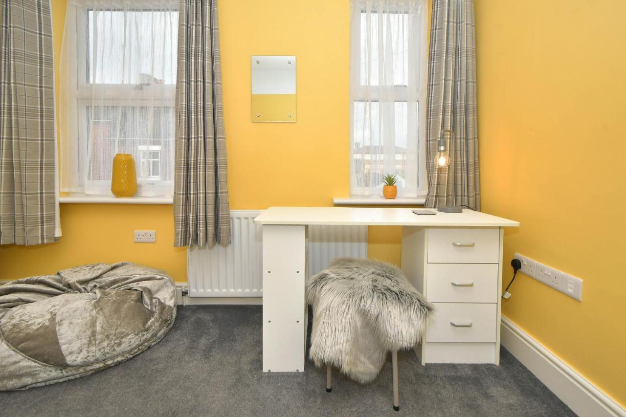 Find A Spacious And Stylish Escape In The City Centre At Sturgess House, Perfect For Longer Stays! Stoke-on-Trent 외부 사진