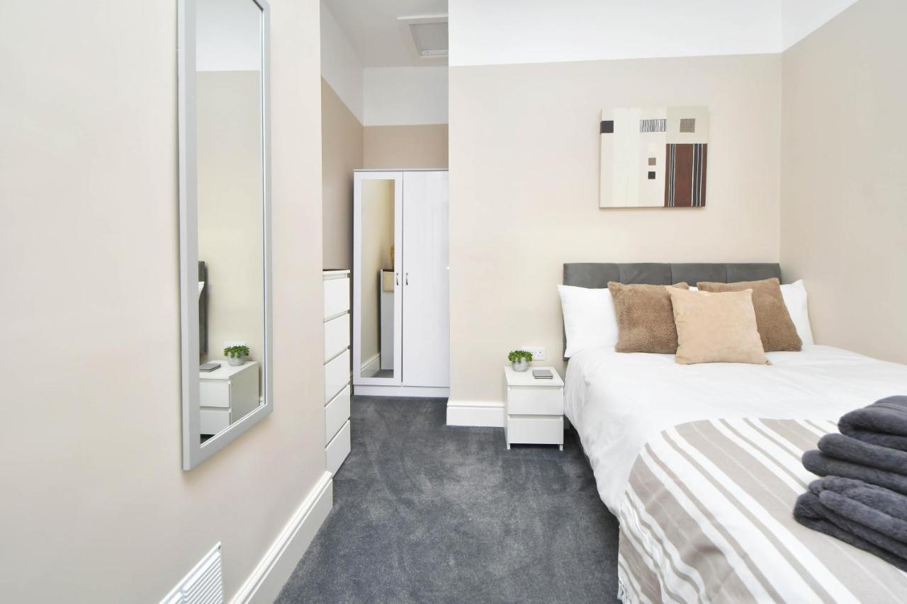 Find A Spacious And Stylish Escape In The City Centre At Sturgess House, Perfect For Longer Stays! Stoke-on-Trent 외부 사진