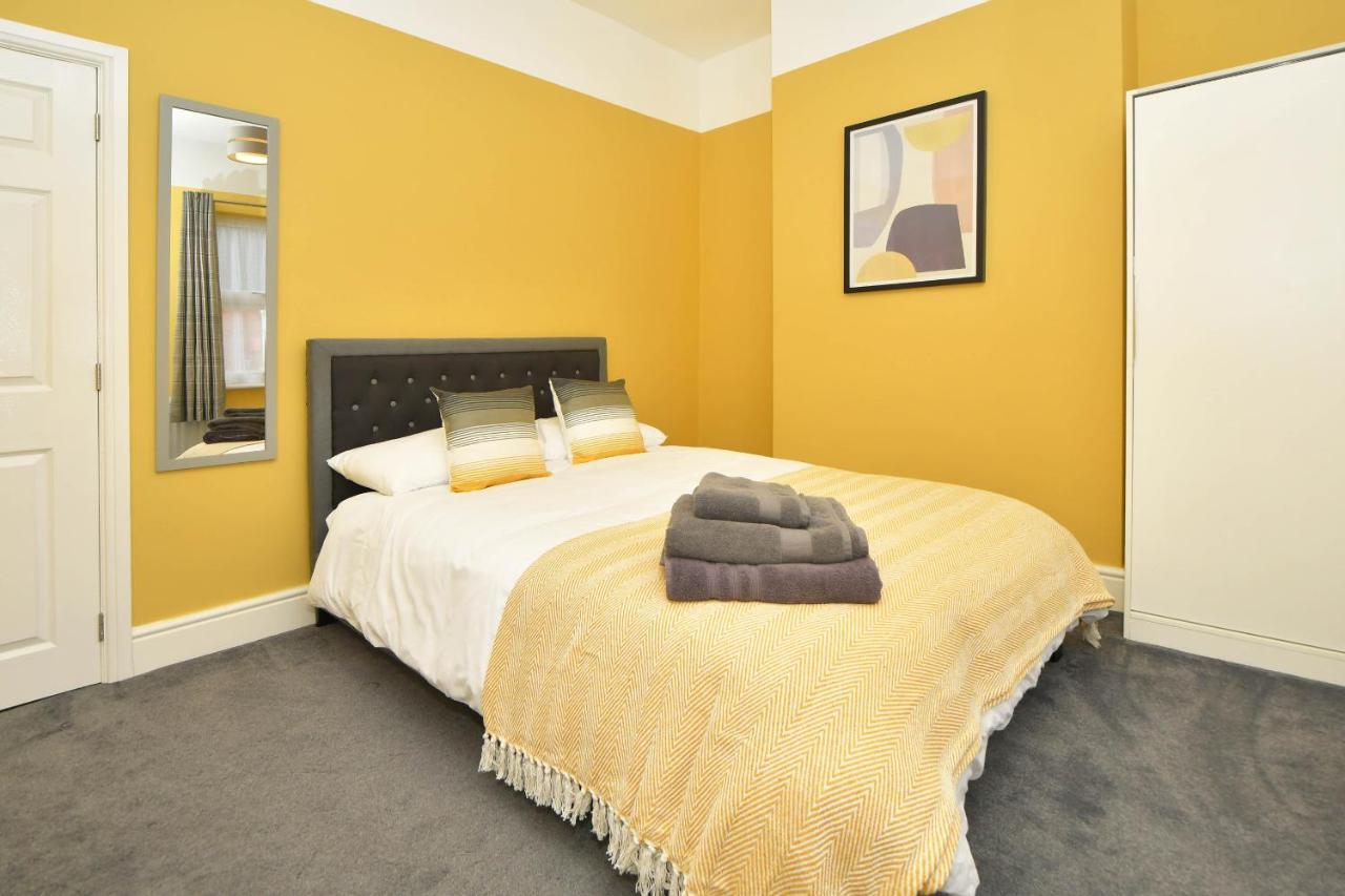 Find A Spacious And Stylish Escape In The City Centre At Sturgess House, Perfect For Longer Stays! Stoke-on-Trent 외부 사진