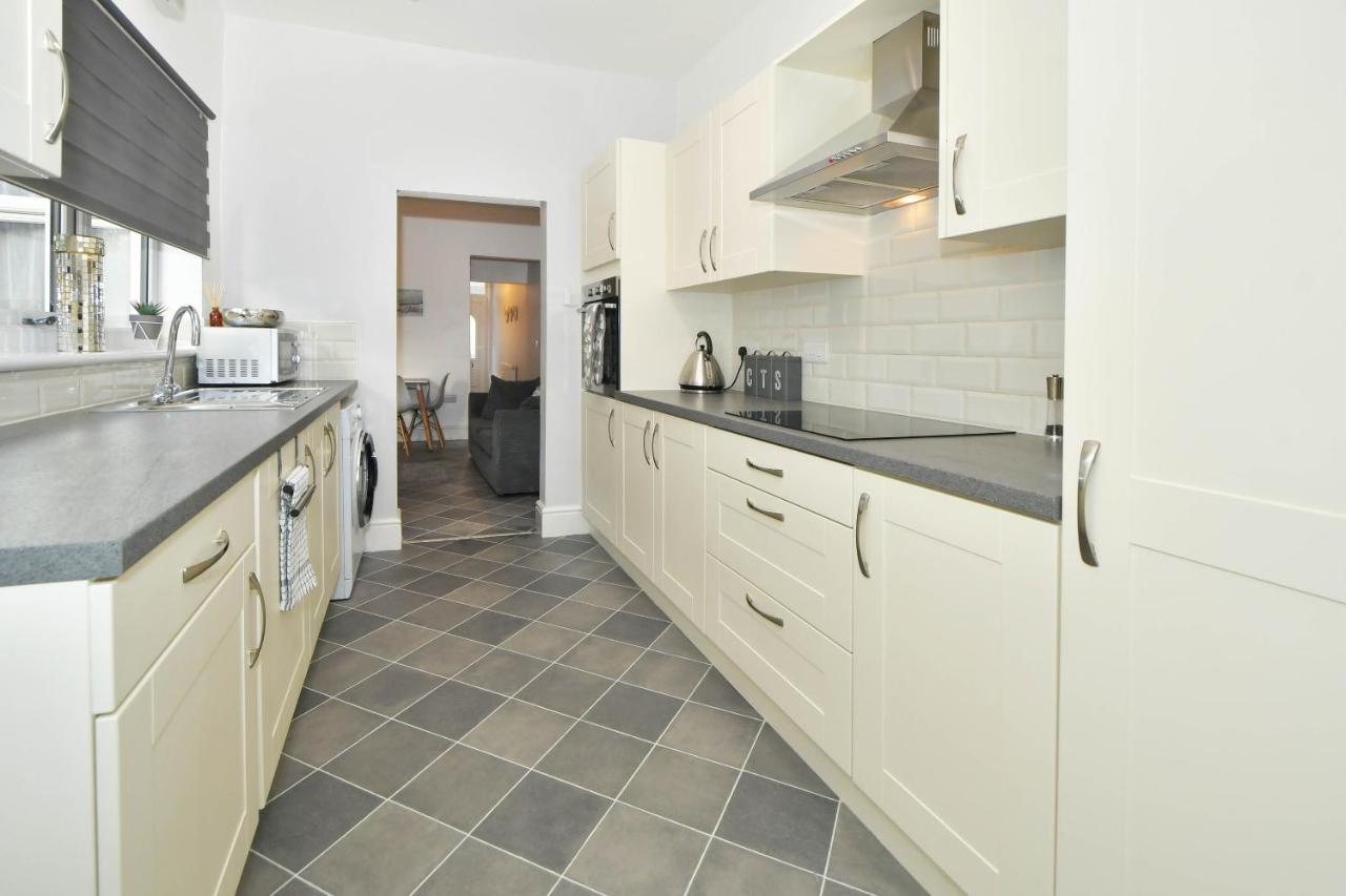 Find A Spacious And Stylish Escape In The City Centre At Sturgess House, Perfect For Longer Stays! Stoke-on-Trent 외부 사진
