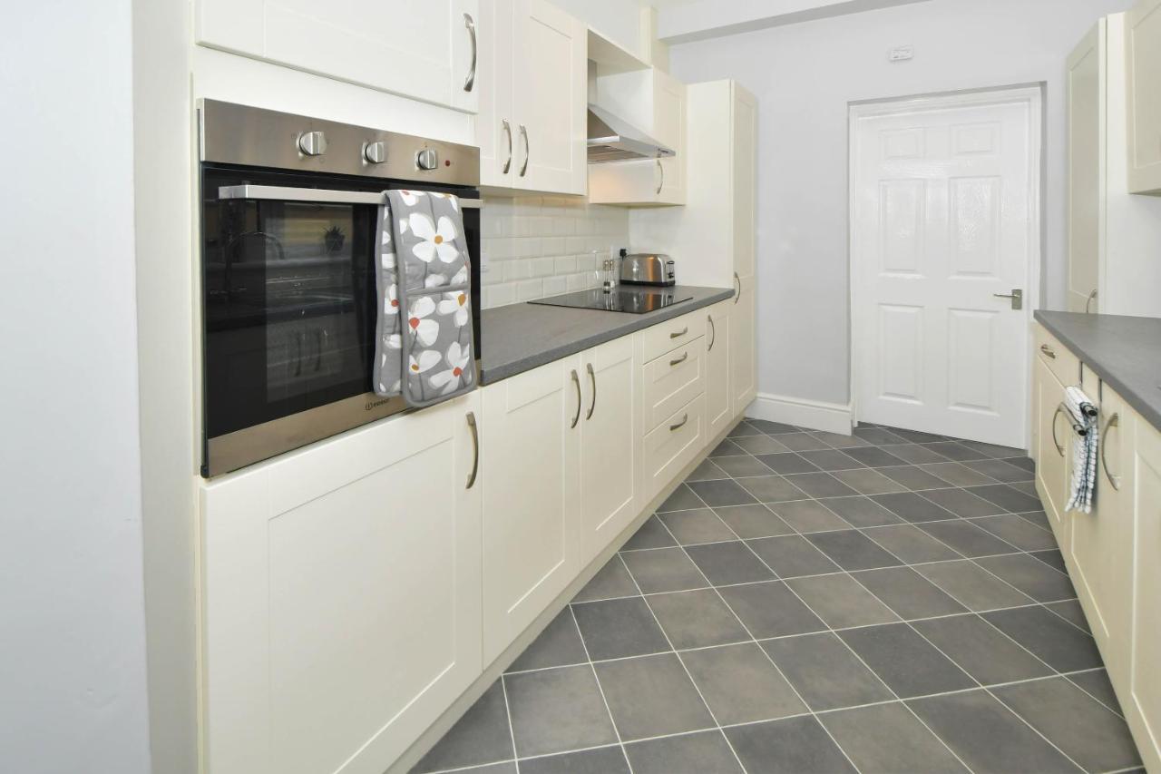 Find A Spacious And Stylish Escape In The City Centre At Sturgess House, Perfect For Longer Stays! Stoke-on-Trent 외부 사진