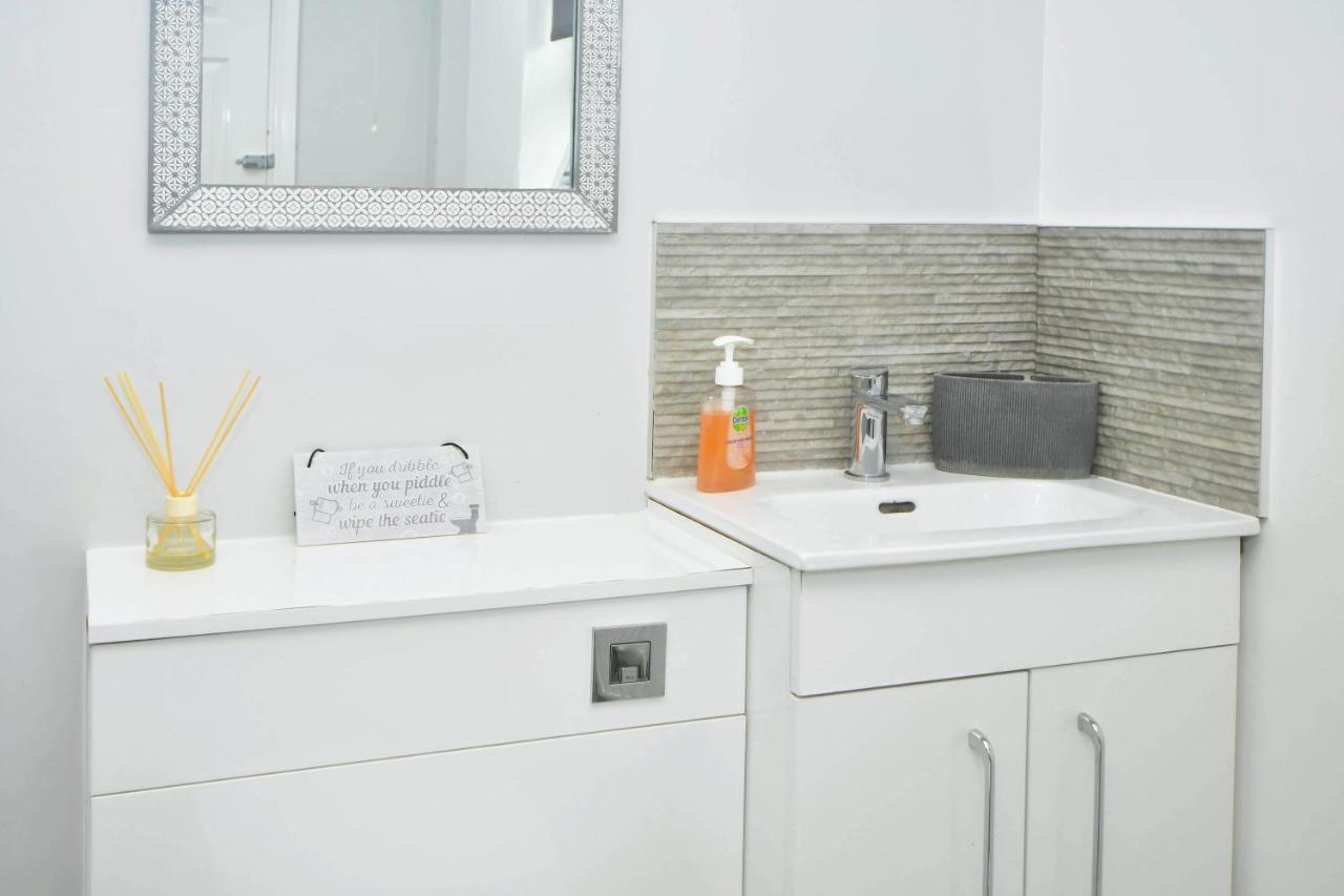 Find A Spacious And Stylish Escape In The City Centre At Sturgess House, Perfect For Longer Stays! Stoke-on-Trent 외부 사진