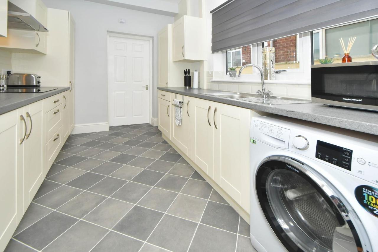 Find A Spacious And Stylish Escape In The City Centre At Sturgess House, Perfect For Longer Stays! Stoke-on-Trent 외부 사진