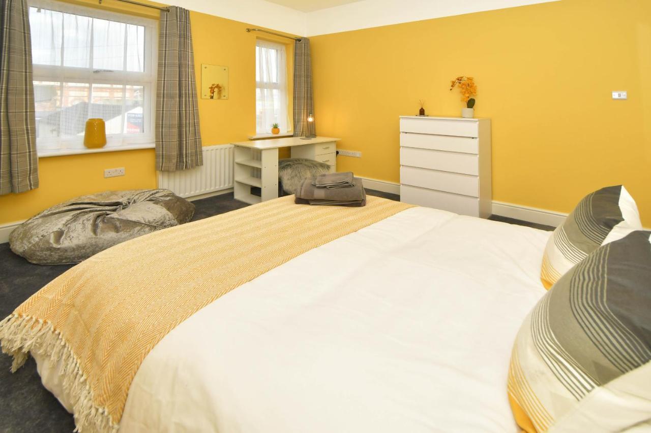 Find A Spacious And Stylish Escape In The City Centre At Sturgess House, Perfect For Longer Stays! Stoke-on-Trent 외부 사진