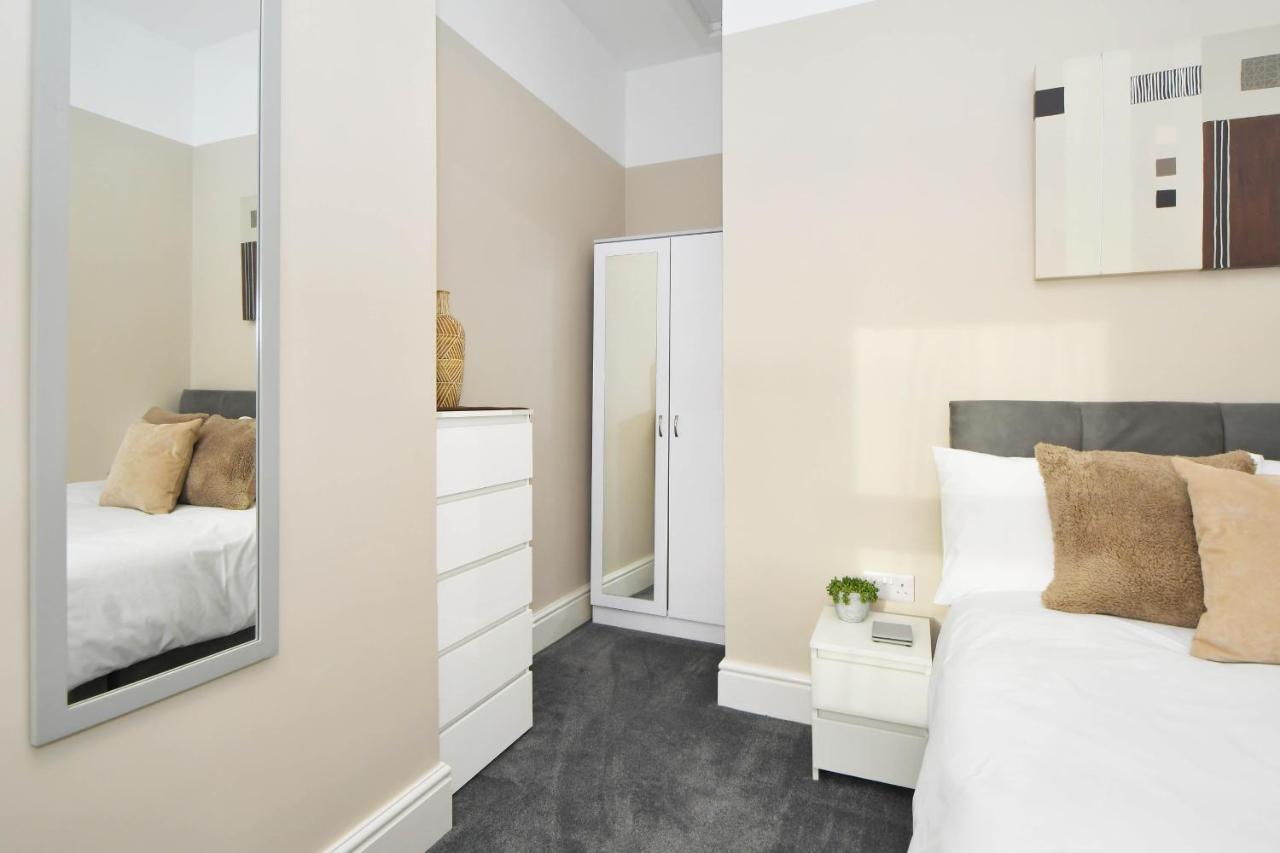 Find A Spacious And Stylish Escape In The City Centre At Sturgess House, Perfect For Longer Stays! Stoke-on-Trent 외부 사진