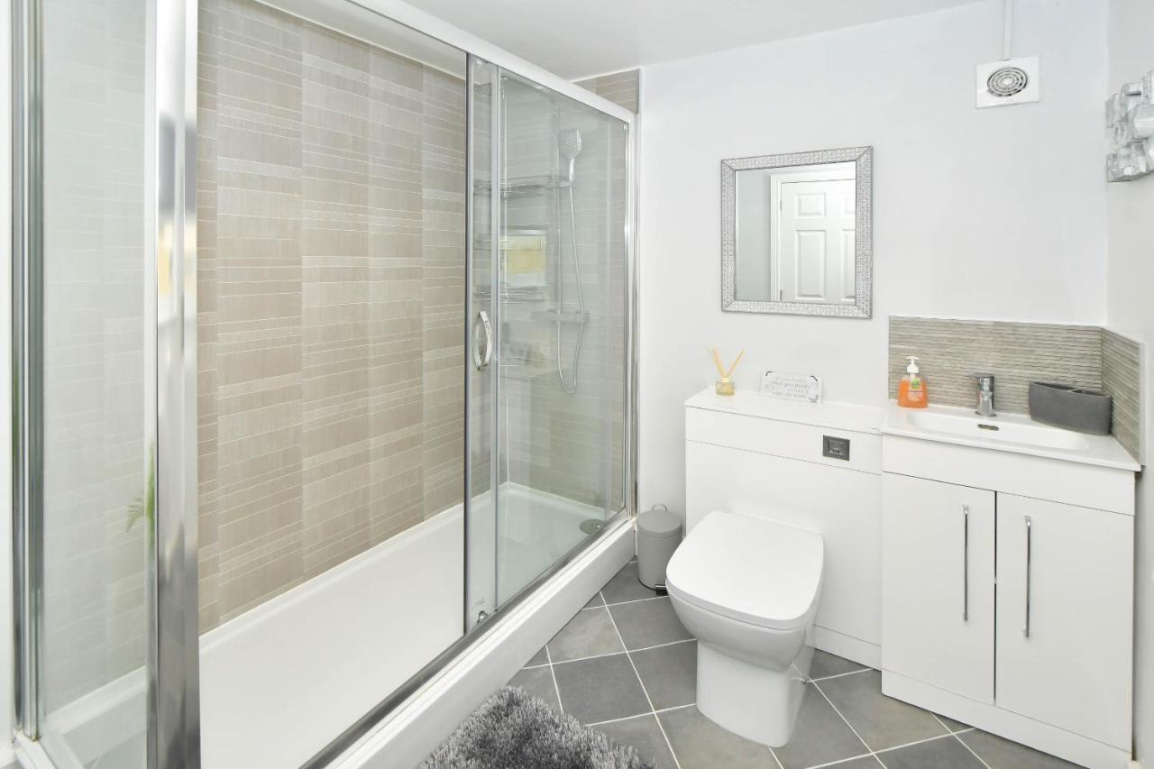 Find A Spacious And Stylish Escape In The City Centre At Sturgess House, Perfect For Longer Stays! Stoke-on-Trent 외부 사진