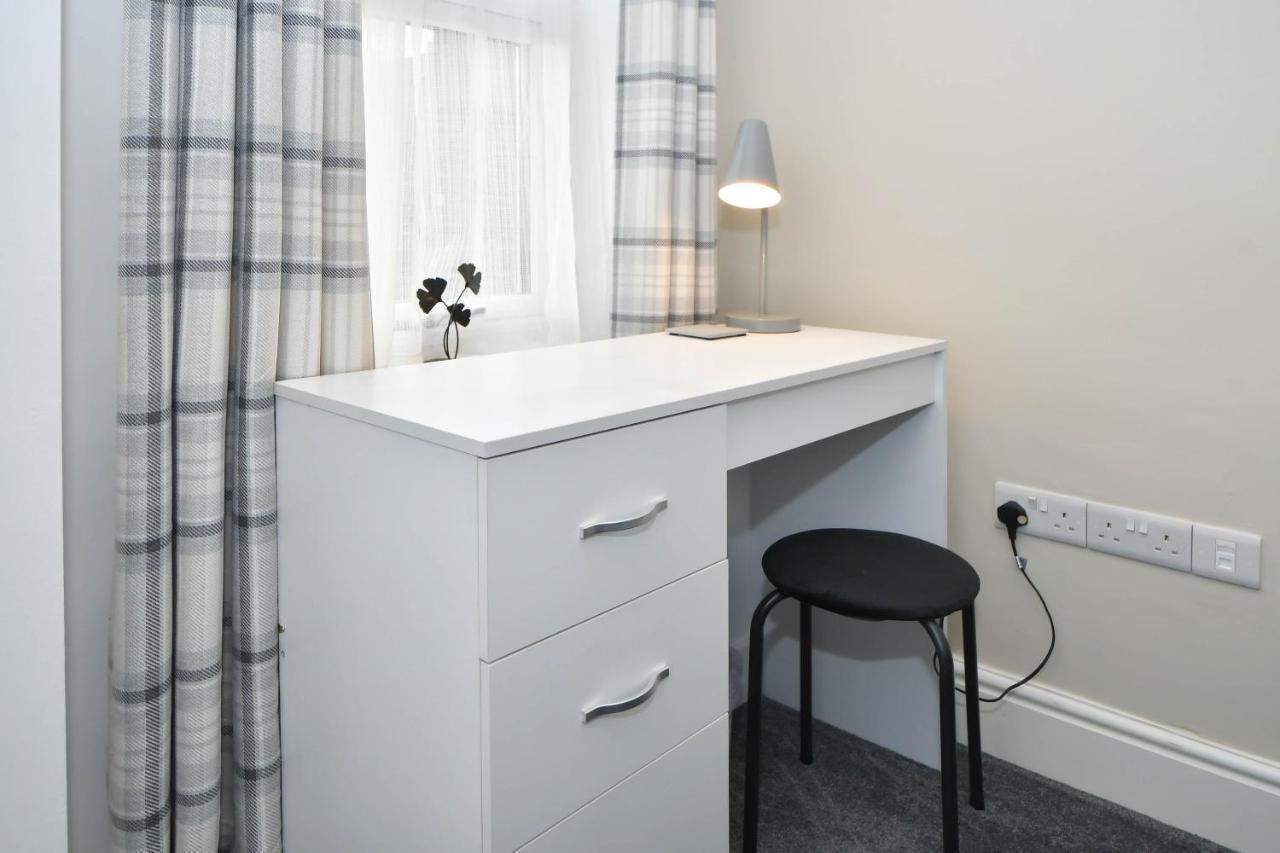 Find A Spacious And Stylish Escape In The City Centre At Sturgess House, Perfect For Longer Stays! Stoke-on-Trent 외부 사진